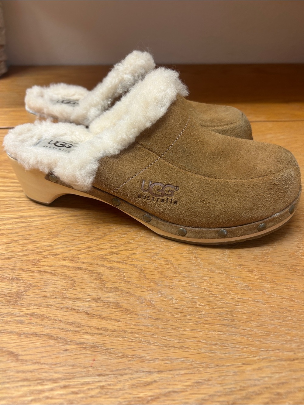 UGG Australia Tan Suede Shearling Clog Mule Sz 6